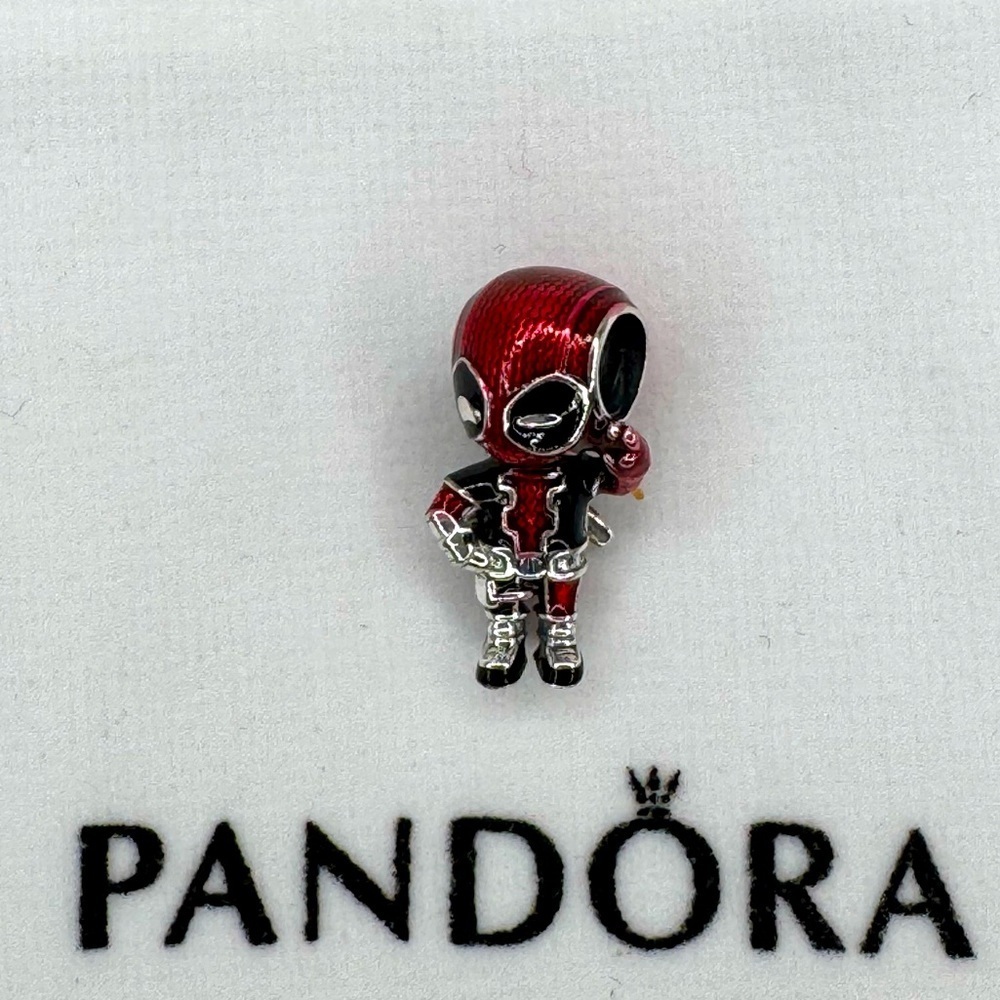 Marvel Deadpool Charm - Picture 2 of 3